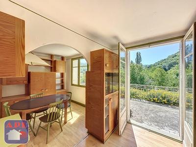 Maison - 230 m² - 6 pièces