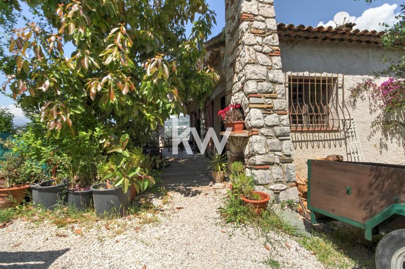 Maison - 213 m² - 10 pièces