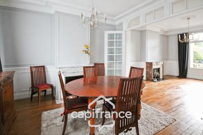 Maison - 230 m² - 6 pièces