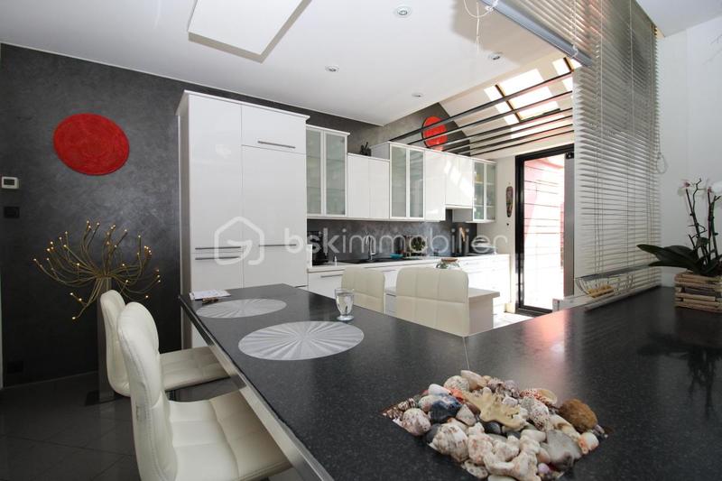 Maison - 205 m² - 7 pièces