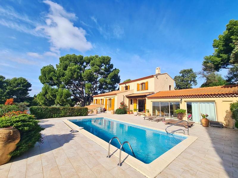 Villa - 235 m² - 7 pièces