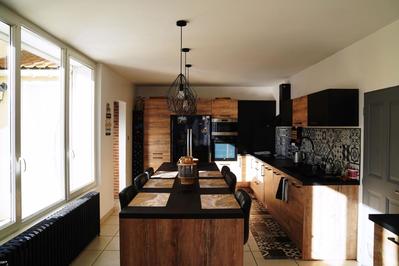 Maison - 220 m² - 8 pièces