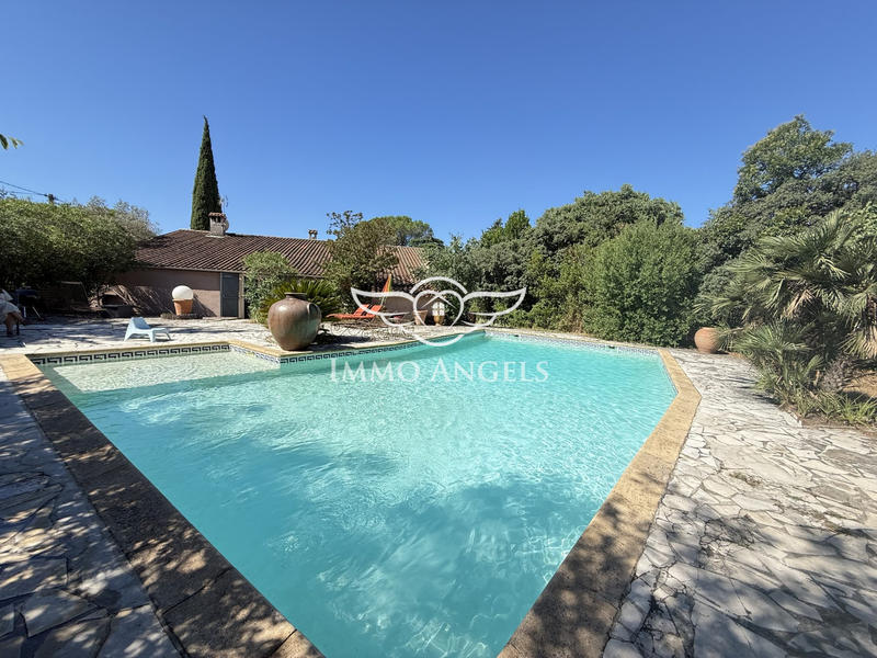 Maison - 220 m² - 7 pièces