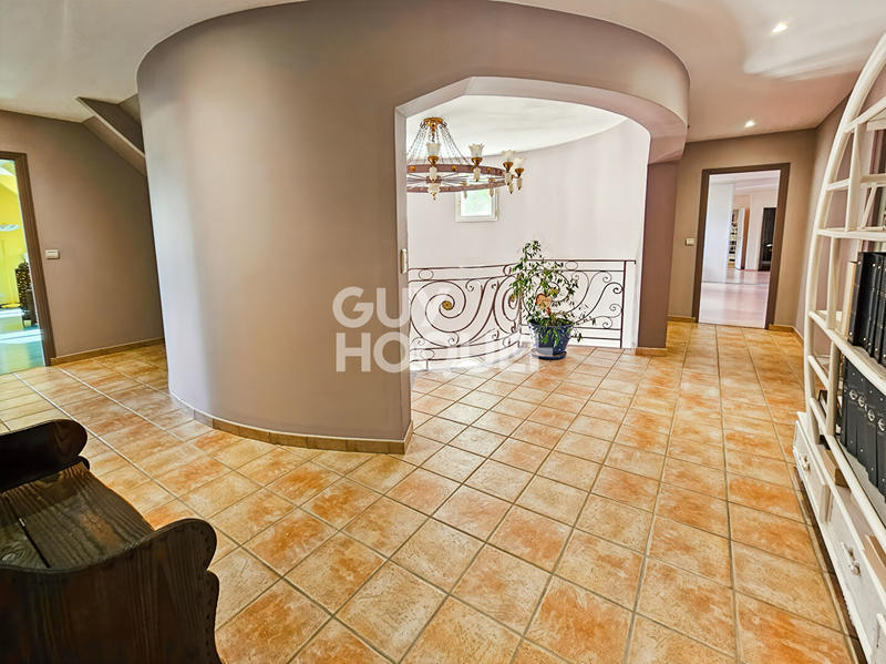 Maison - 340 m² - 10 pièces