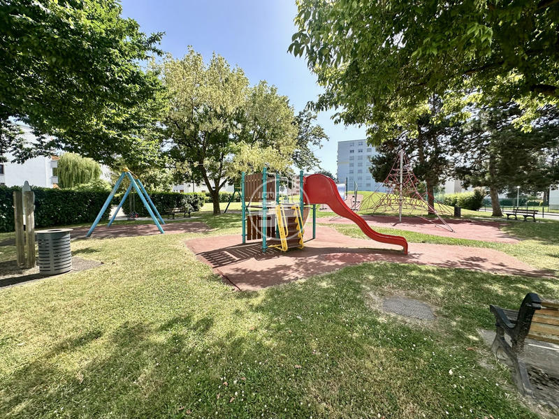 Appartement - 95 m² - 4 pièces