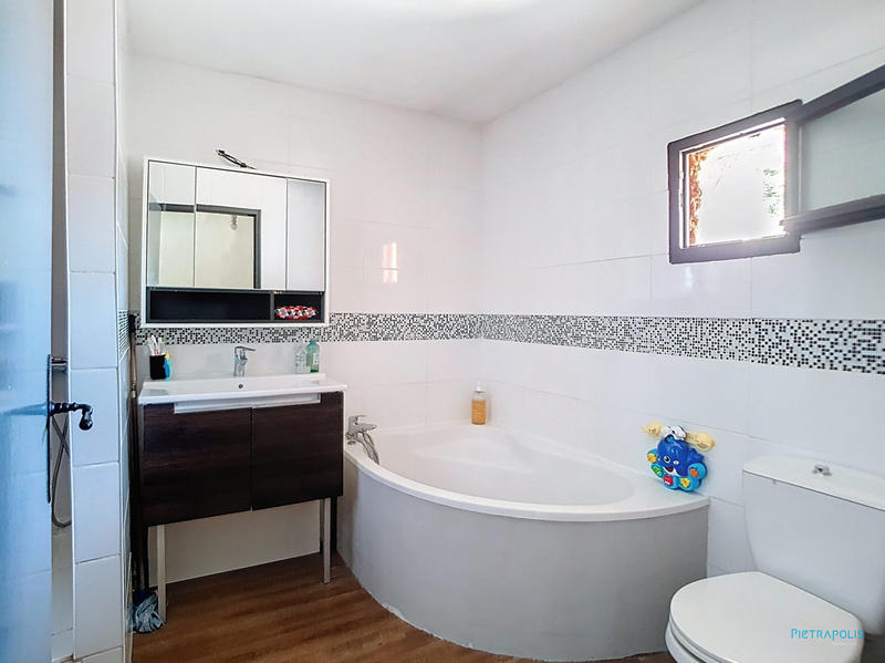 Maison - 99 m² - 5 pièces