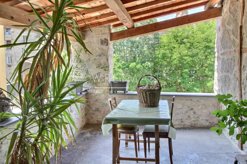 Appartement - 95 m² - 6 pièces