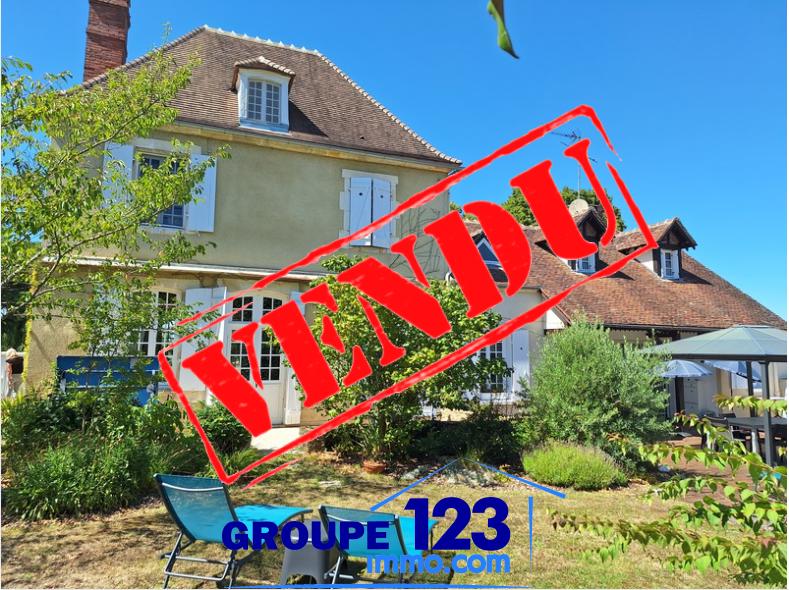 Maison - 211 m² - 8 pièces