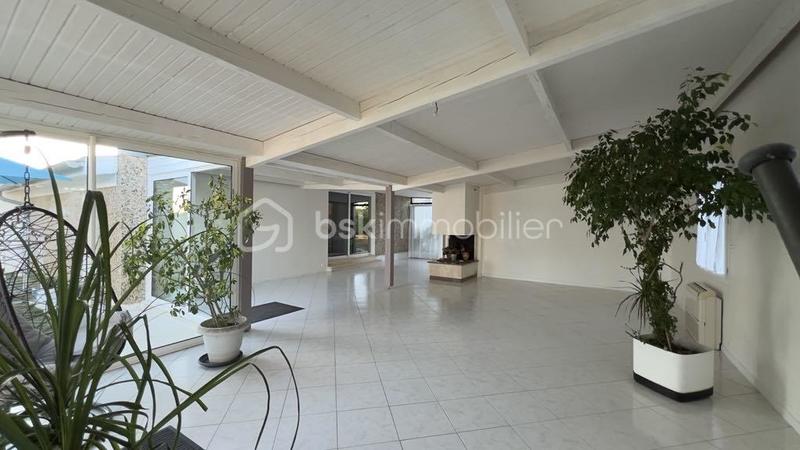 Villa - 205 m² - 6 pièces