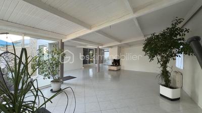 Villa - 205 m² - 6 pièces