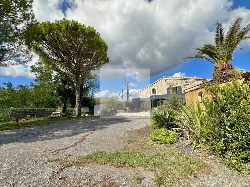 Maison - 161 m² - 9 pièces