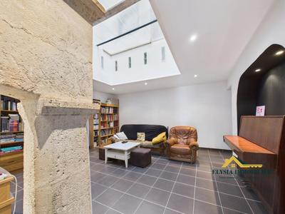 Demeure - 259 m² - 9 pièces