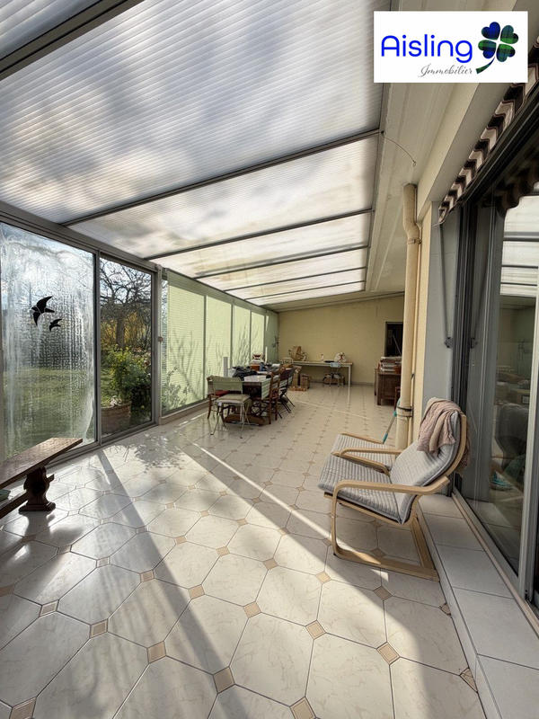 Villa - 235 m² - 10 pièces