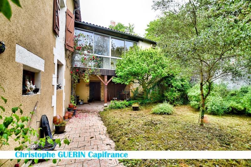 Maison - 230 m² - 9 pièces