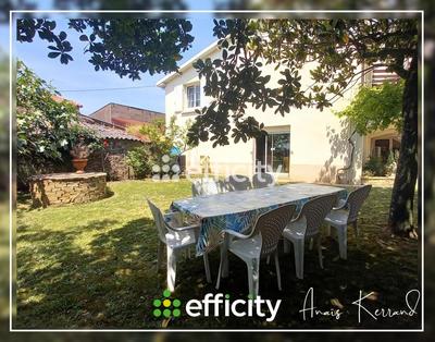 Maison - 215 m² - 9 pièces