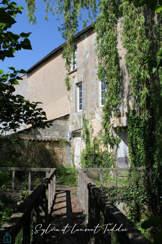 Maison - 330 m² - 17 pièces