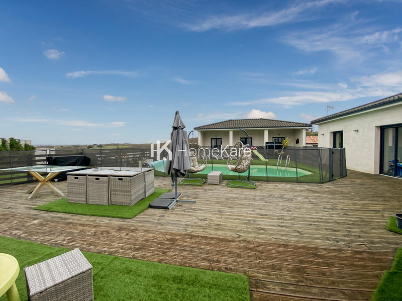 Maison - 275 m² - 8 pièces