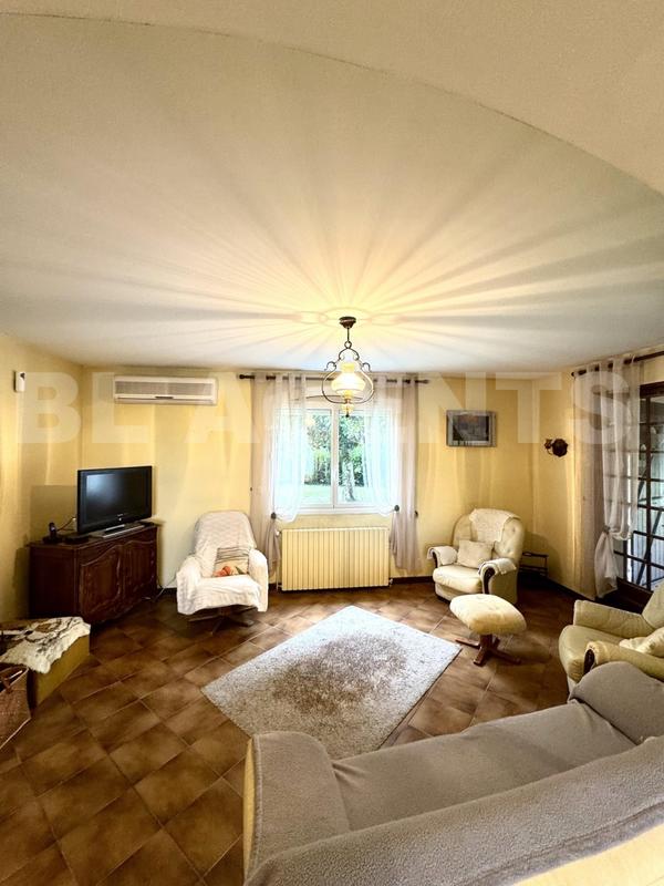 Maison traditionnelle - 187 m² - 6 pièces