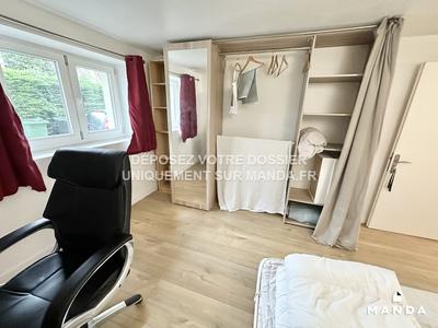 Chambre - 12 m² - 10 pièces