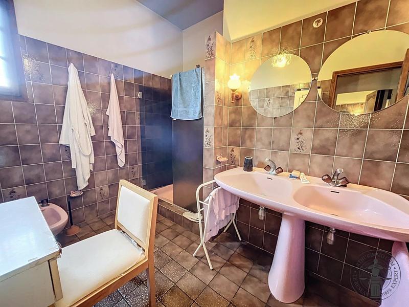 Maison - 180 m² - 6 pièces