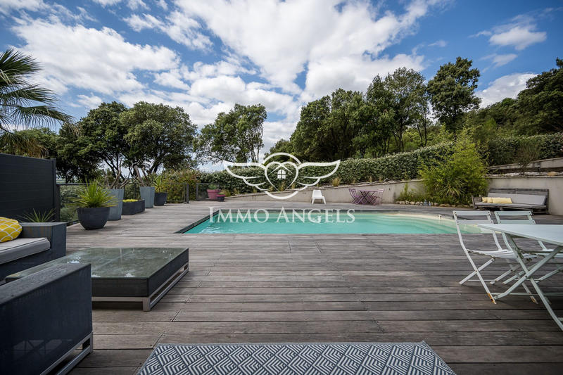 Maison contemporaine - 292 m² - 9 pièces