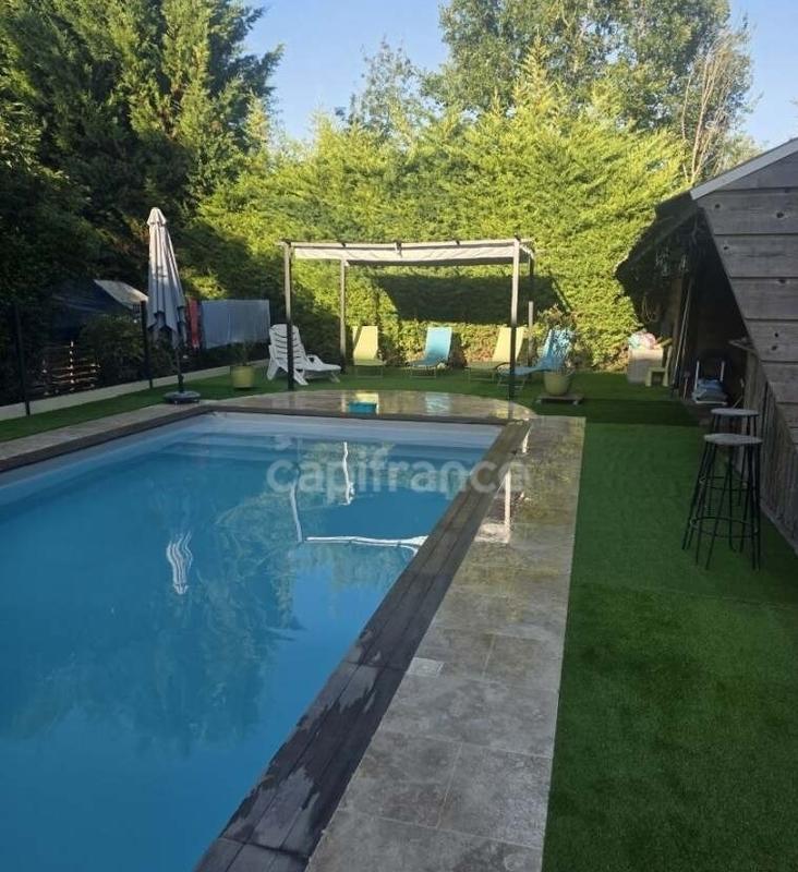 Maison - 210 m² - 10 pièces