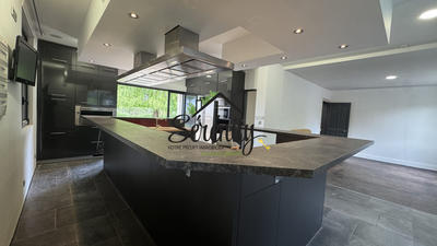 Maison - 169 m² - 8 pièces