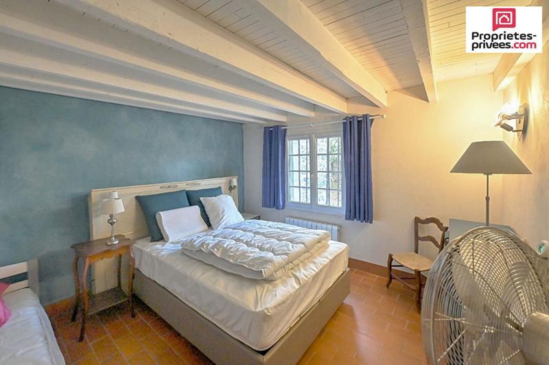 Maison - 330 m² - 9 pièces