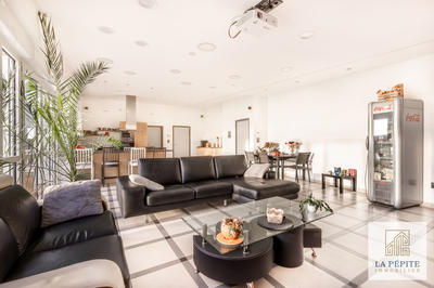 Maison - 240 m² - 8 pièces