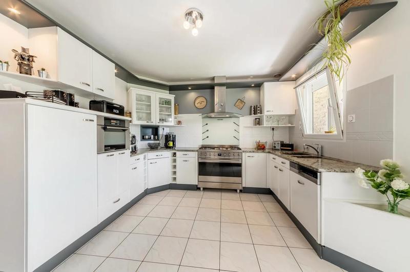 Maison - 186 m² - 7 pièces