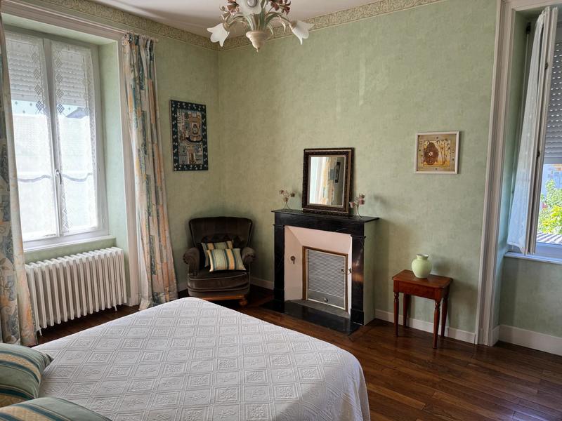 Maison - 203 m² - 9 pièces