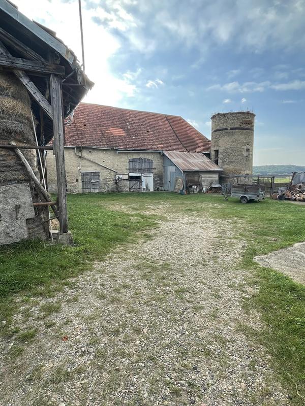 Maison - 870 m² - 3 pièces