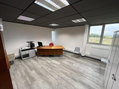 Entrepôt - 3 600 m² - 10 pièces