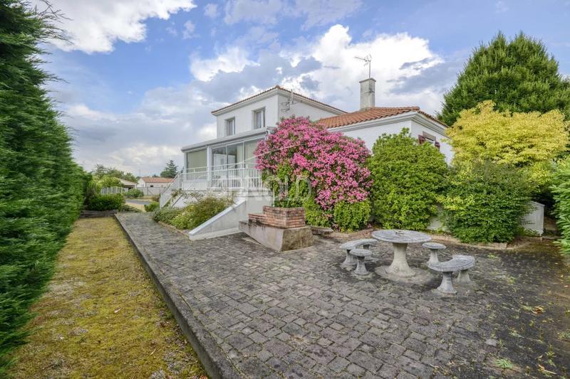 Maison - 207 m² - 7 pièces