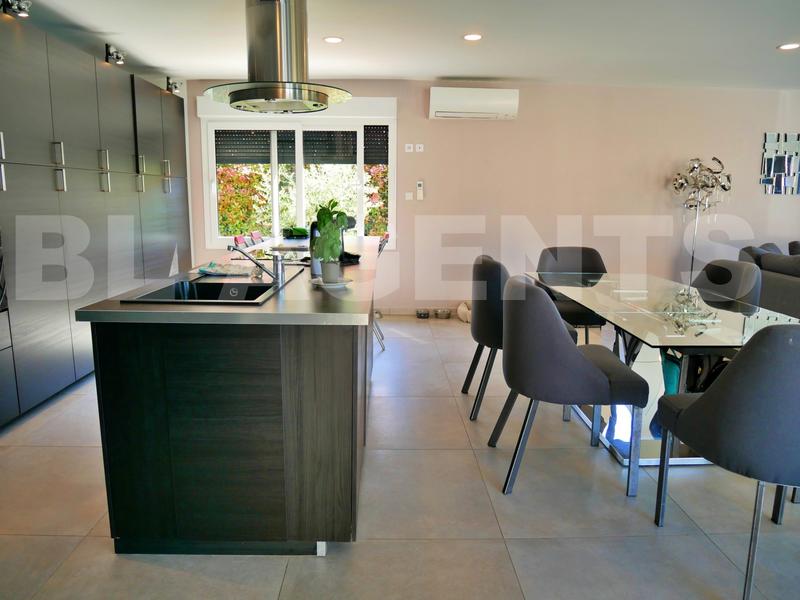 Maison - 186 m² - 4 pièces