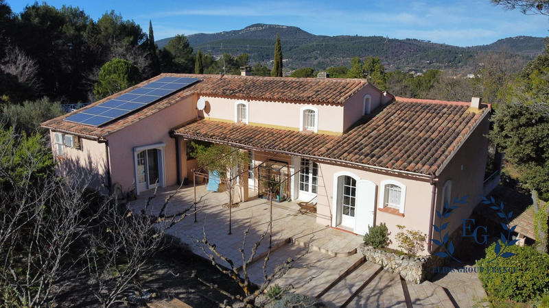 Maison - 218 m² - 7 pièces