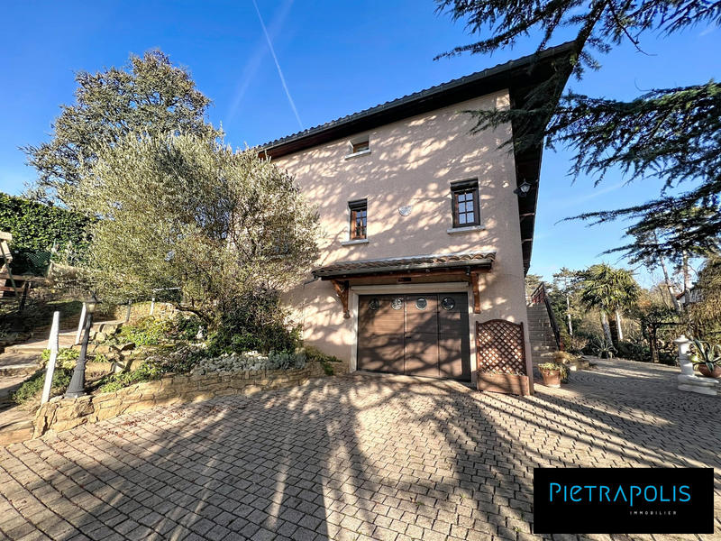 Maison traditionnelle - 165 m² - 8 pièces