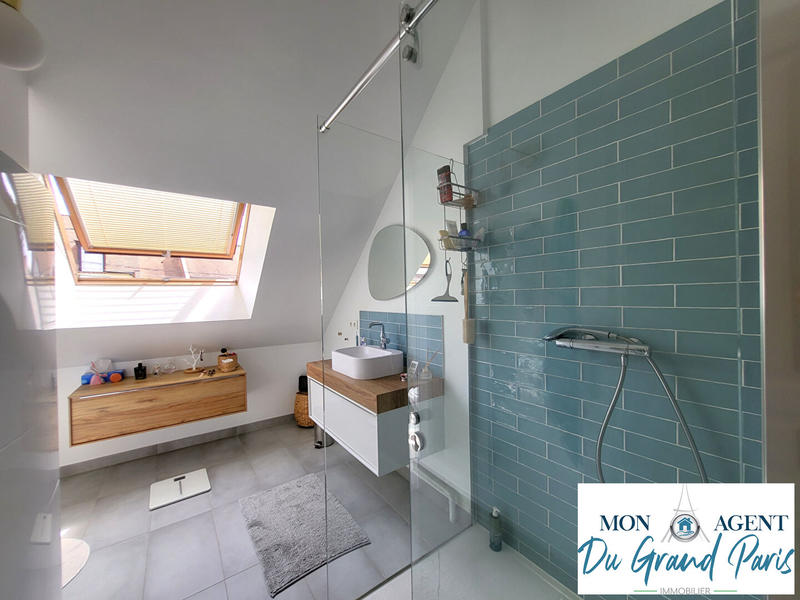 Maison - 216 m² - 10 pièces