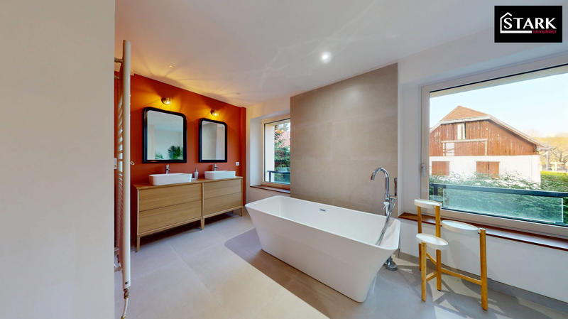 Maison - 263 m² - 9 pièces