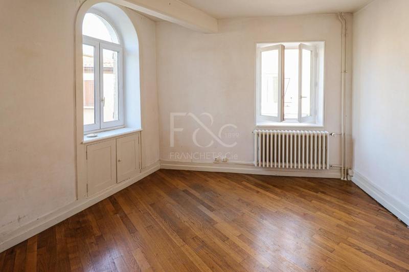 Propriété - 375 m² - 10 pièces
