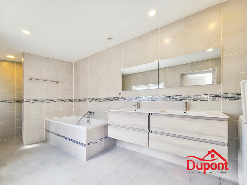 Maison - 104 m² - 4 pièces