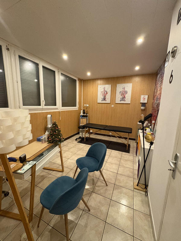 Local commercial - 77 m² - 4 pièces