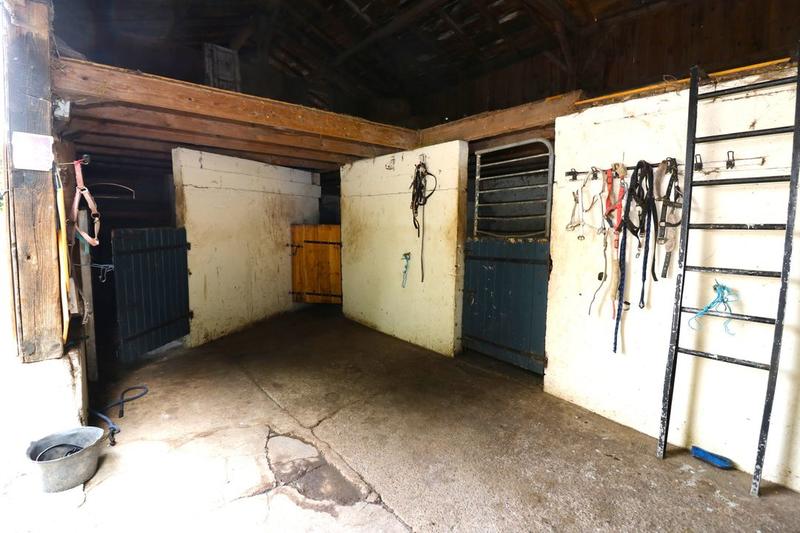 Propriété - 220 m² - 9 pièces