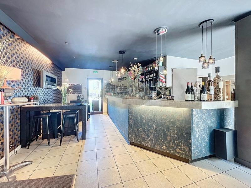 Local commercial - 310 m² - 7 pièces