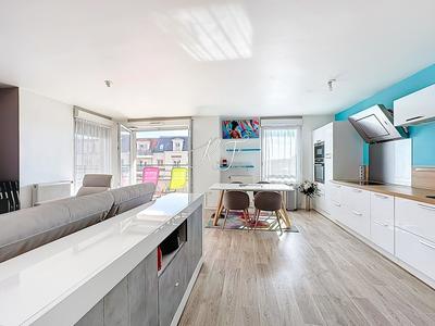 Appartement - 80 m² - 4 pièces