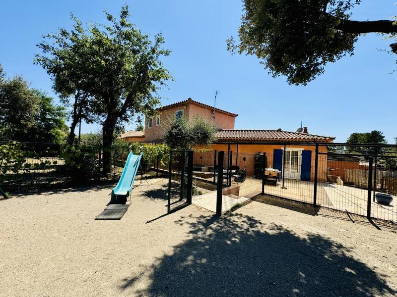 Propriété - 310 m² - 10 pièces