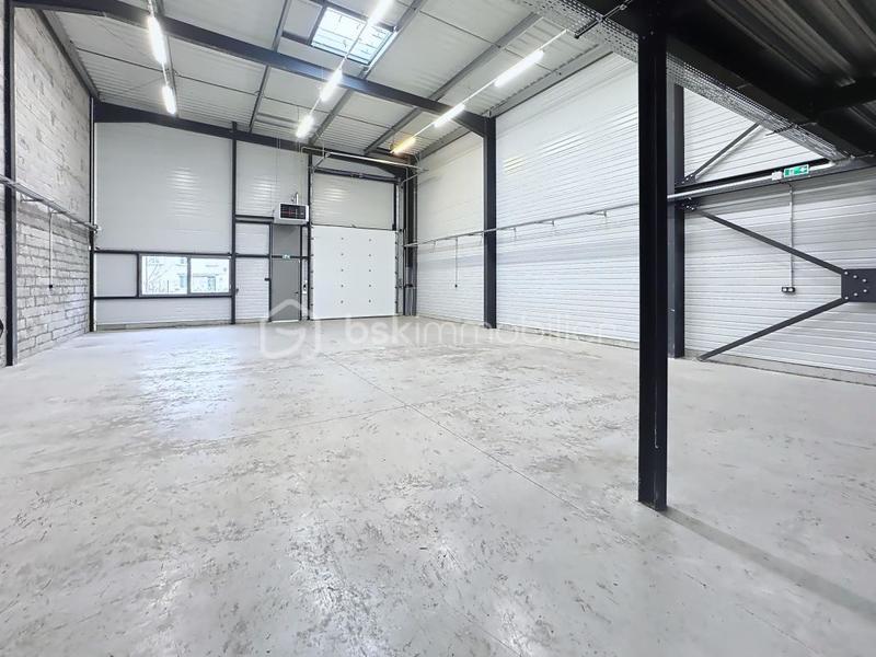 Local d'activité / Entrepôt - 341 m²