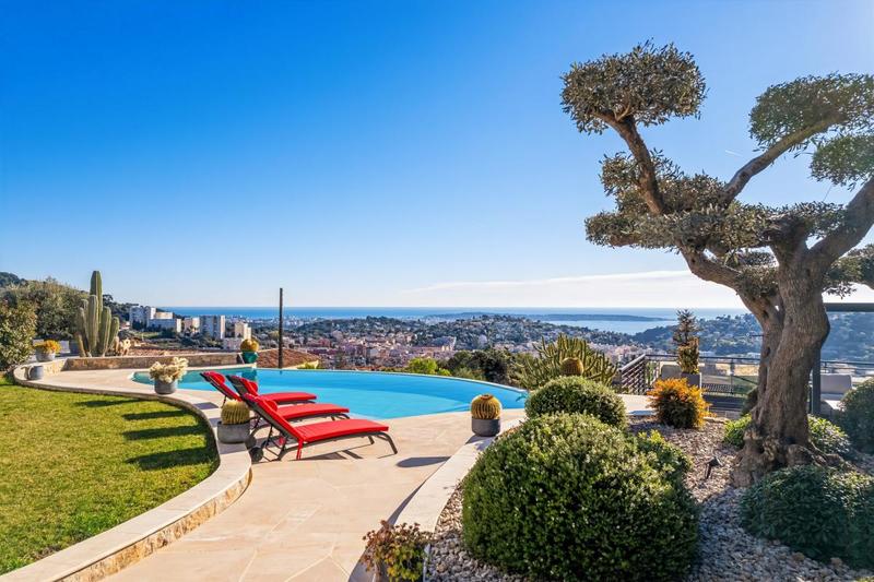 Maison - 260 m² - 6 pièces