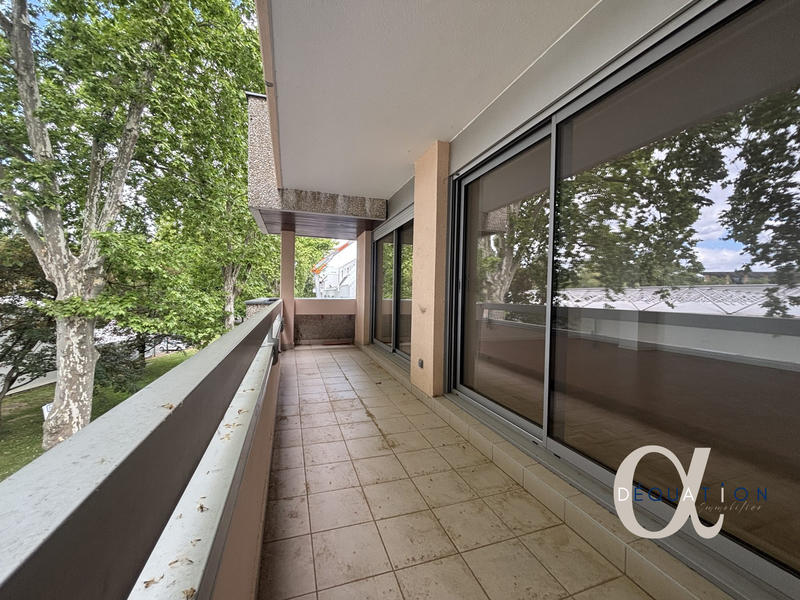 Appartement - 111 m² - 3 pièces