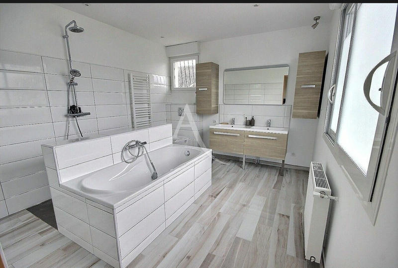 Maison - 192 m² - 7 pièces